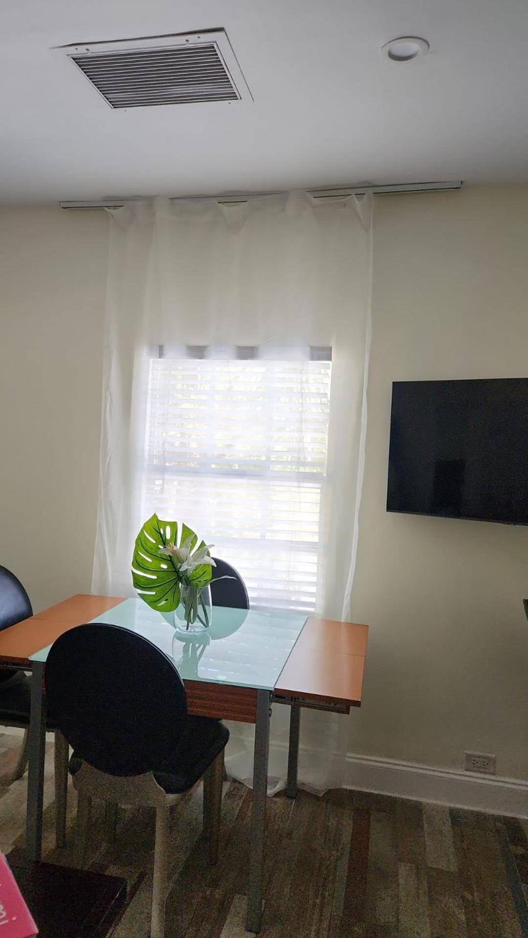 Private Rooms At Miami Centrally Located With Free Parking Екстер'єр фото
