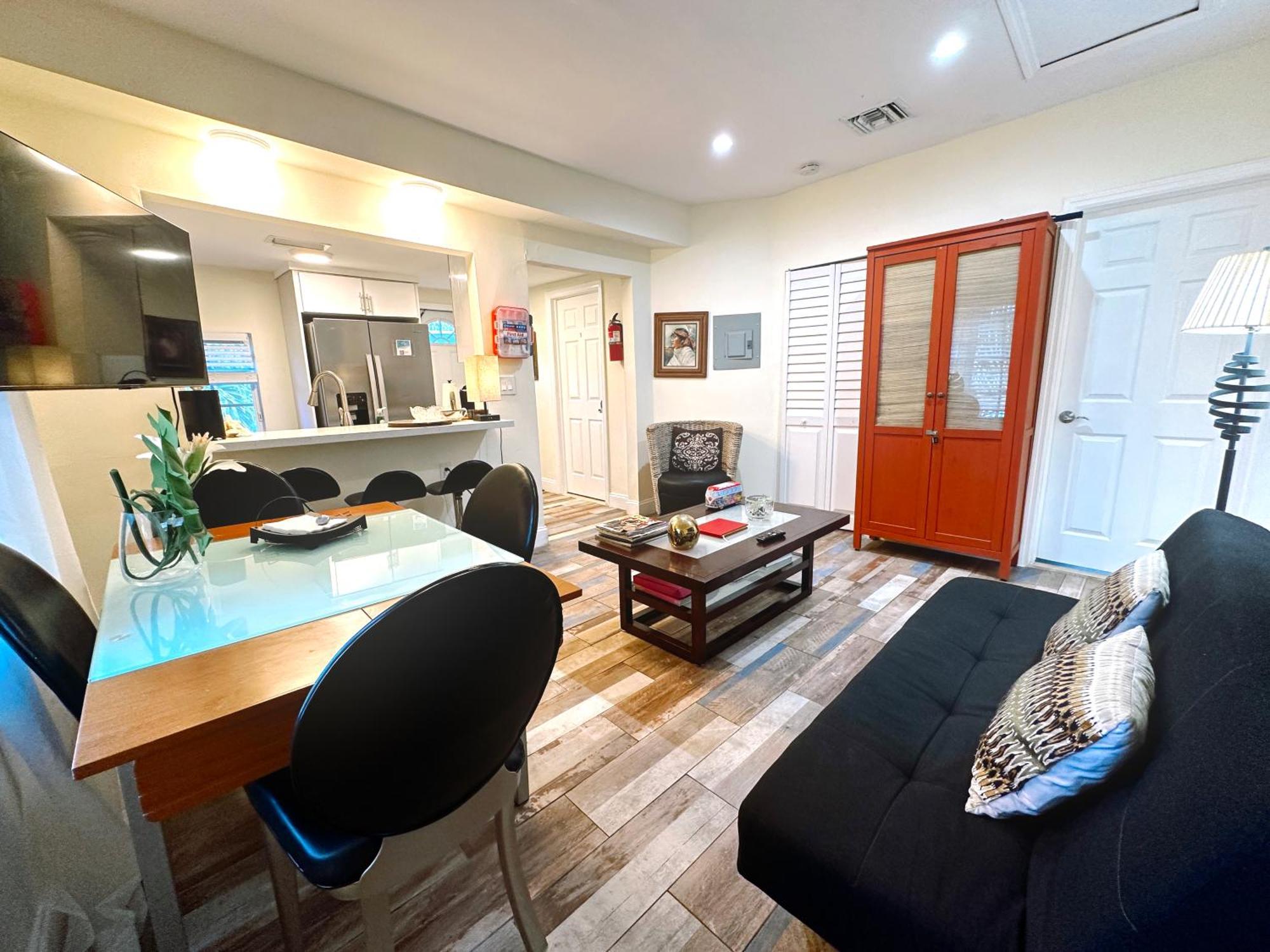 Private Rooms At Miami Centrally Located With Free Parking Екстер'єр фото