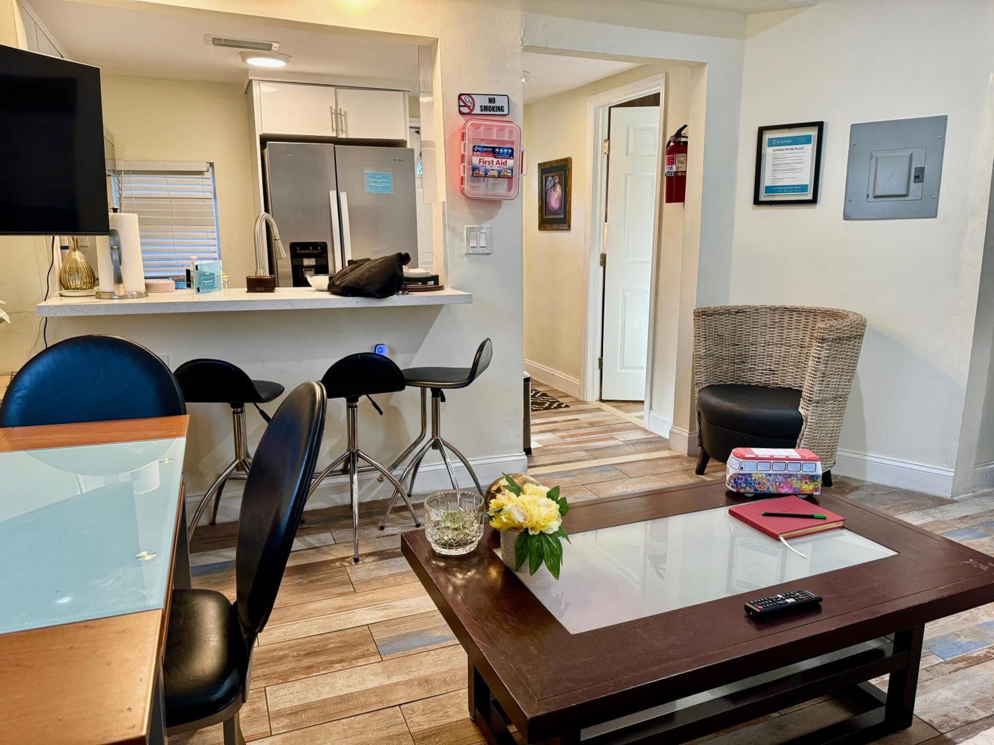 Private Rooms At Miami Centrally Located With Free Parking Екстер'єр фото