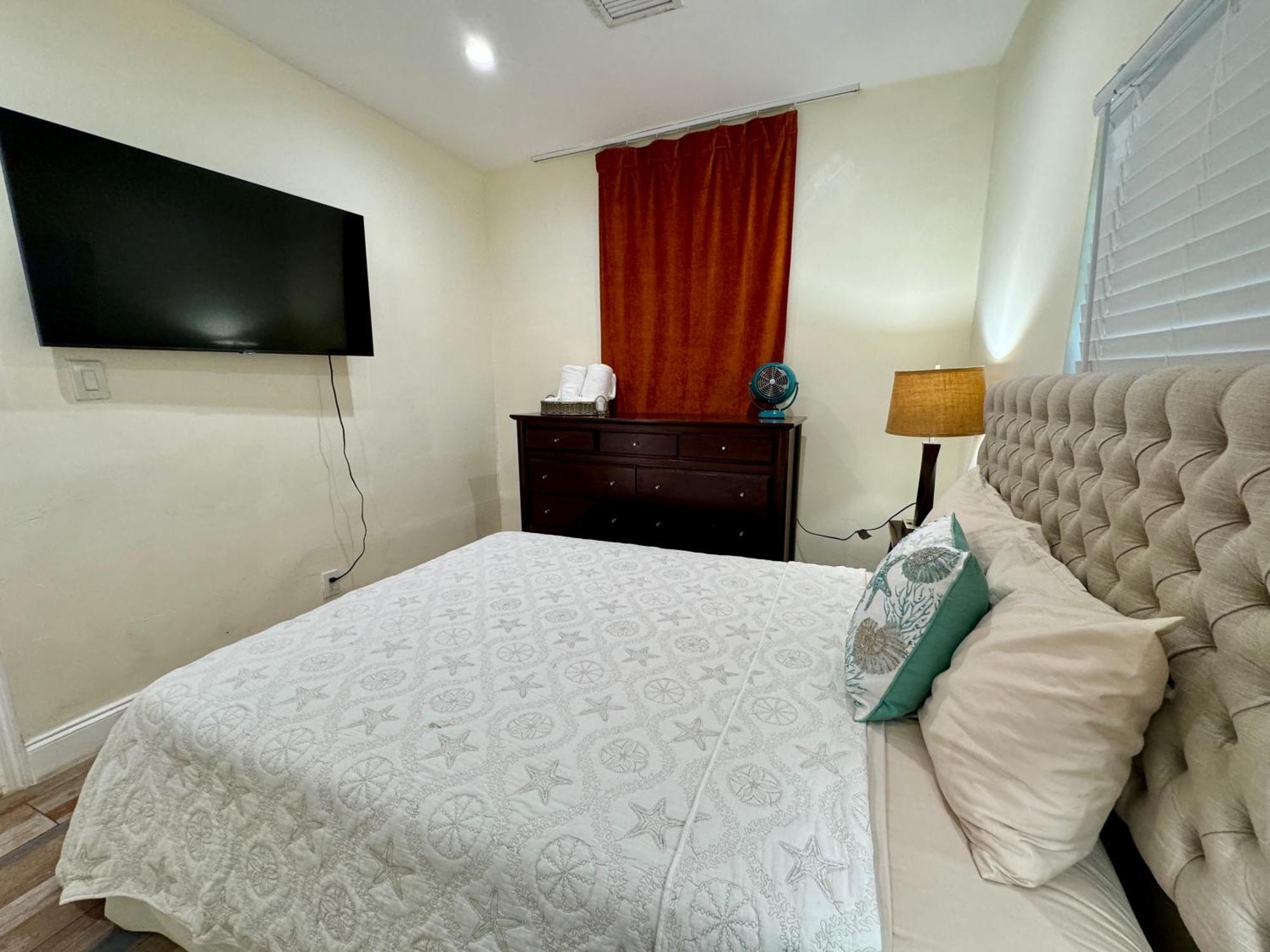 Private Rooms At Miami Centrally Located With Free Parking Екстер'єр фото