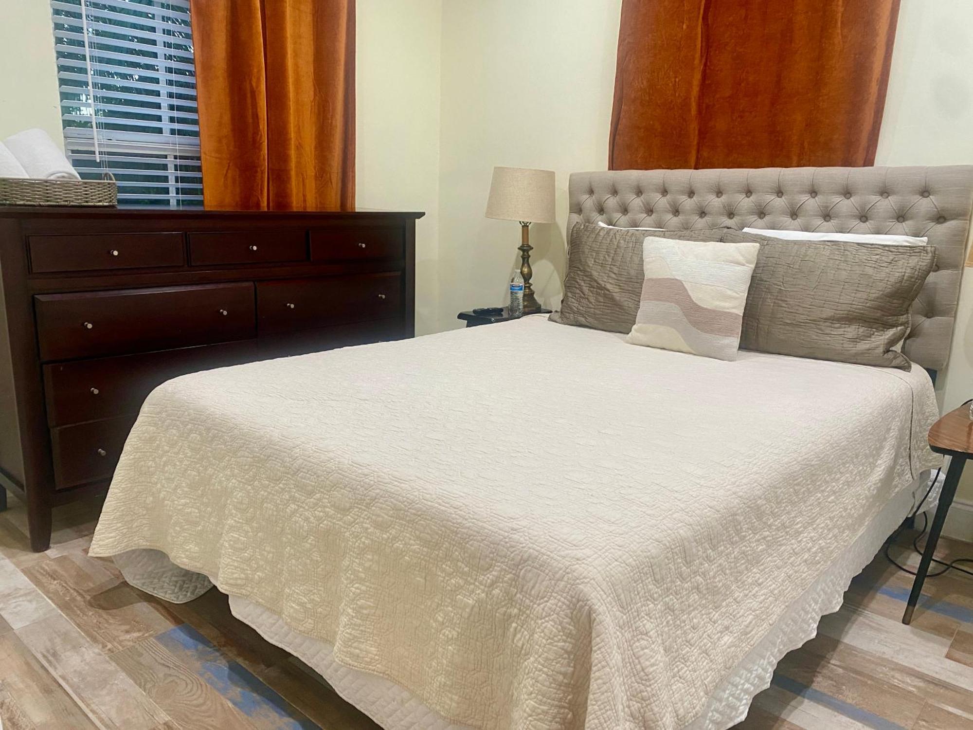 Private Rooms At Miami Centrally Located With Free Parking Екстер'єр фото