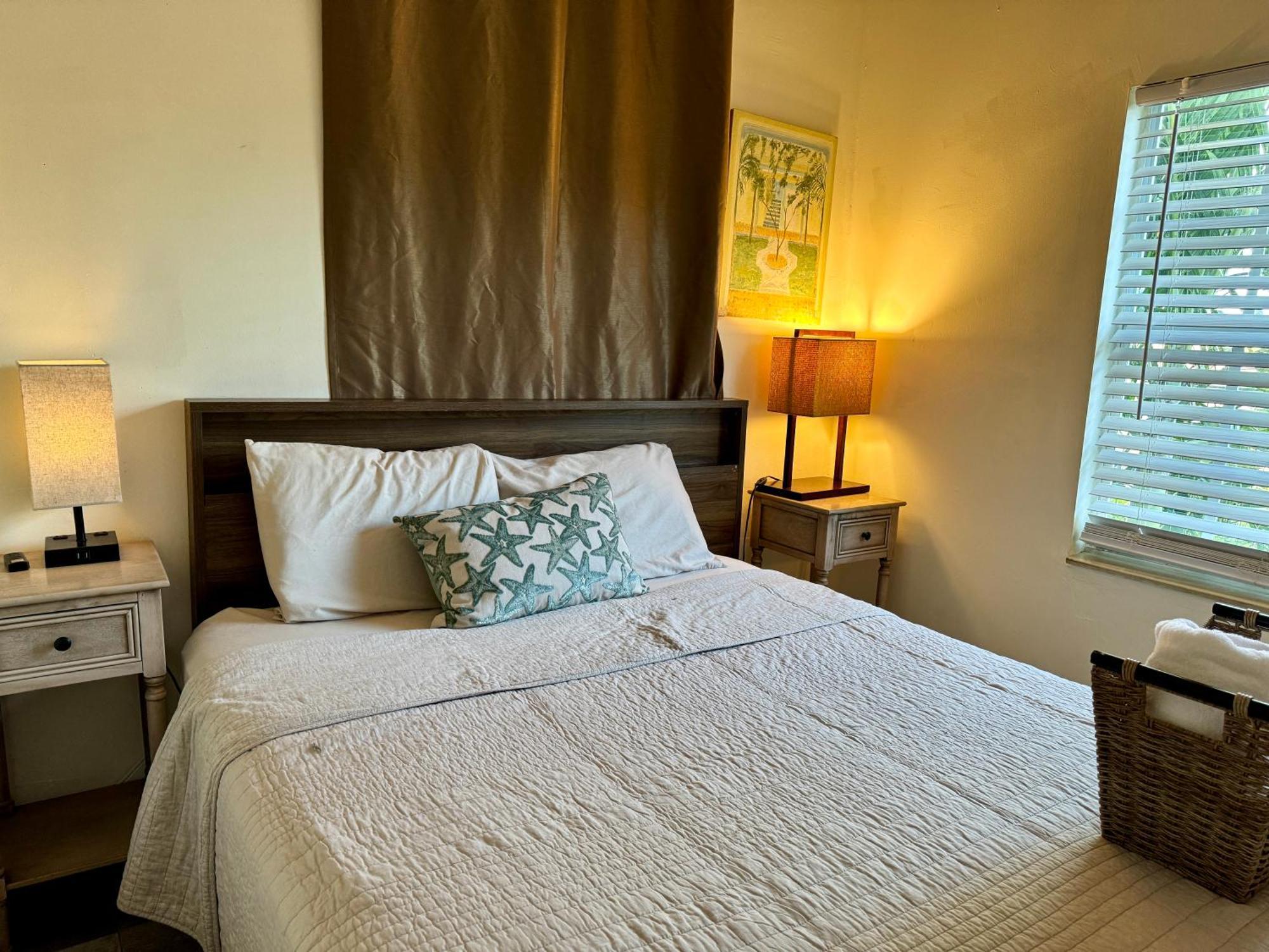 Private Rooms At Miami Centrally Located With Free Parking Екстер'єр фото