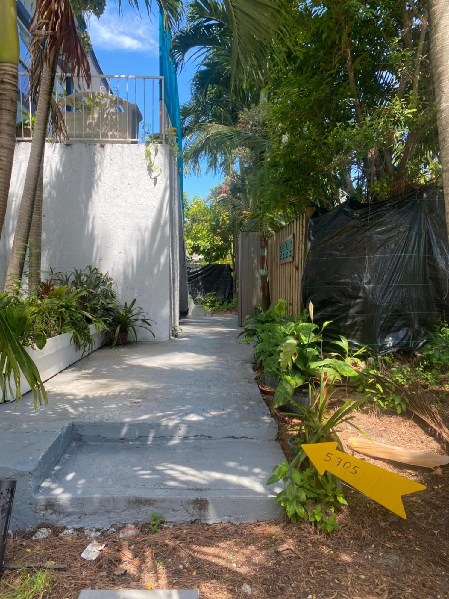Private Rooms At Miami Centrally Located With Free Parking Екстер'єр фото