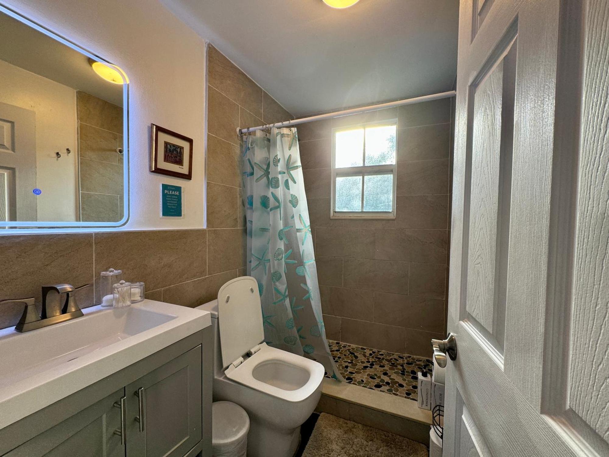 Private Rooms At Miami Centrally Located With Free Parking Екстер'єр фото