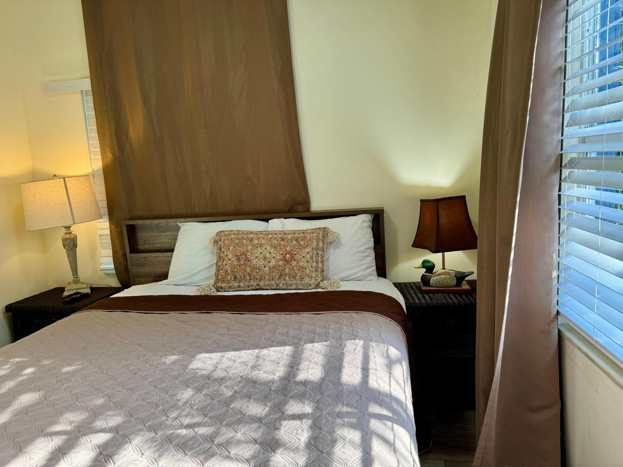 Private Rooms At Miami Centrally Located With Free Parking Екстер'єр фото